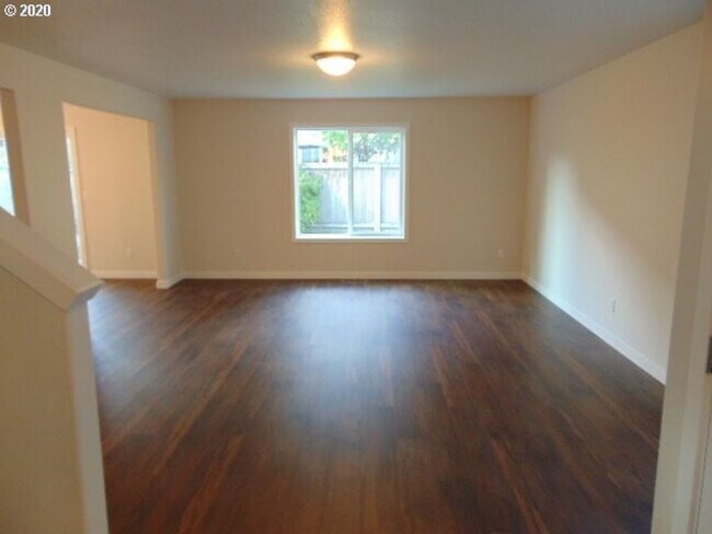 Building Photo - Beautiful 4 Bedroom Home with 2.5 Baths lo...
