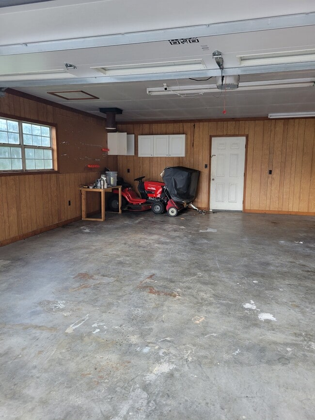 Building Photo - 566 Turkey Oak Rd