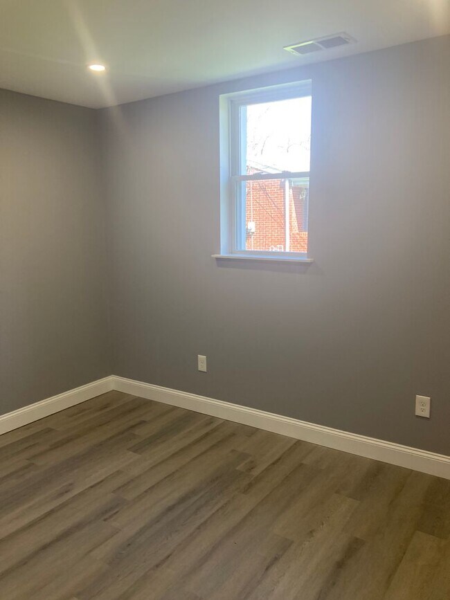 Building Photo - 1910 Fox Chapel Rd