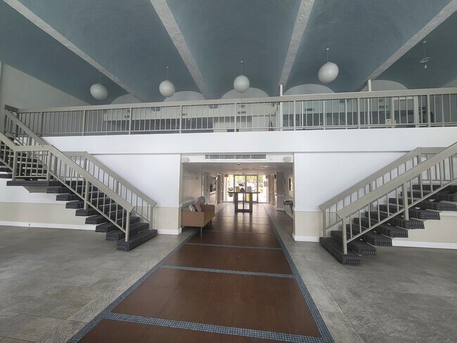 Building Photo - 488 NW 165th St