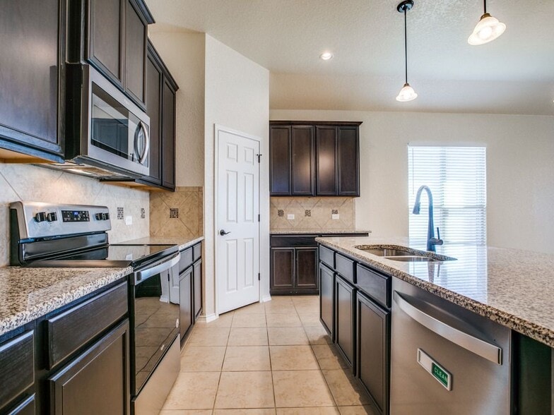 Building Photo - 6210 Katy Star