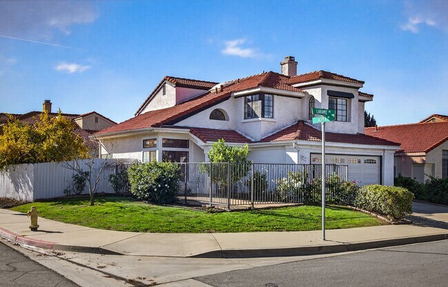 Building Photo - 3-Bedroom 2-Story Redlands Home with Big Backyard