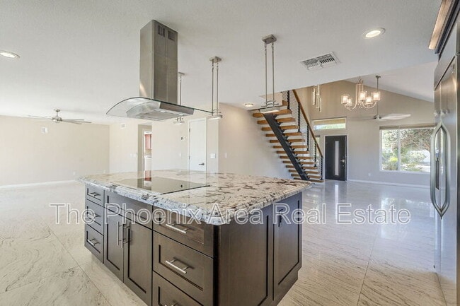 Building Photo - 3761 S Hawthorn Dr