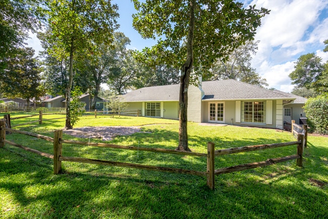 Building Photo - 119 Rio Pinar Dr
