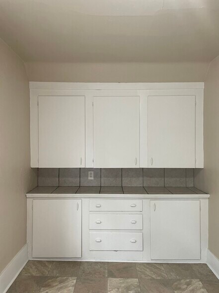 Kitchen Cabinets/Storage - 196 E 9th St
