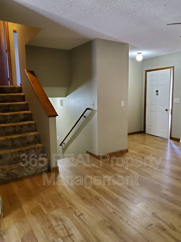 Building Photo - 4925 W 8th Street Rd