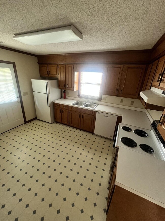 Building Photo - 2055 Gion St