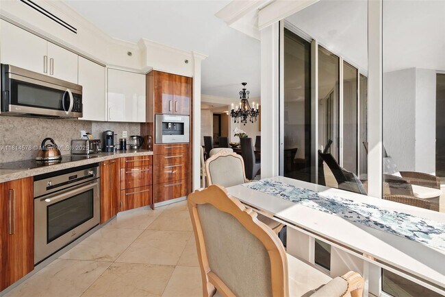 Building Photo - 18911 Collins Ave