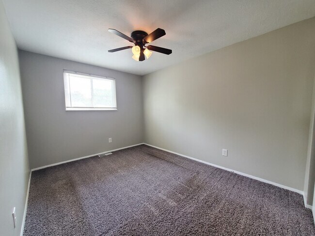 Building Photo - 3760 Ardath Rd