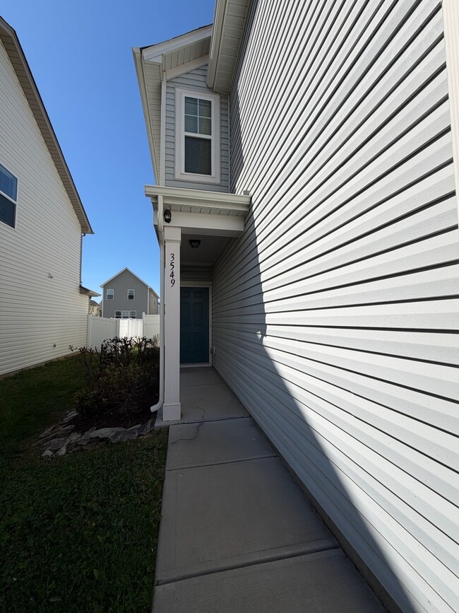 Building Photo - 3549 Saddlebrook Dr