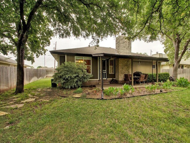 Building Photo - 909 Garden Meadow Dr