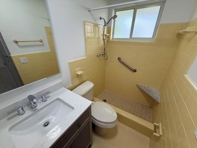 Building Photo - 4454 W Tradewinds Ave
