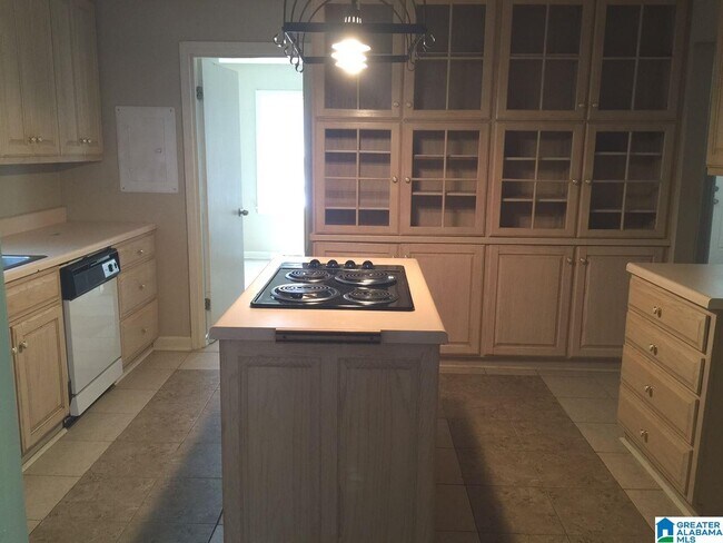 Building Photo - 8132 10th Ave S