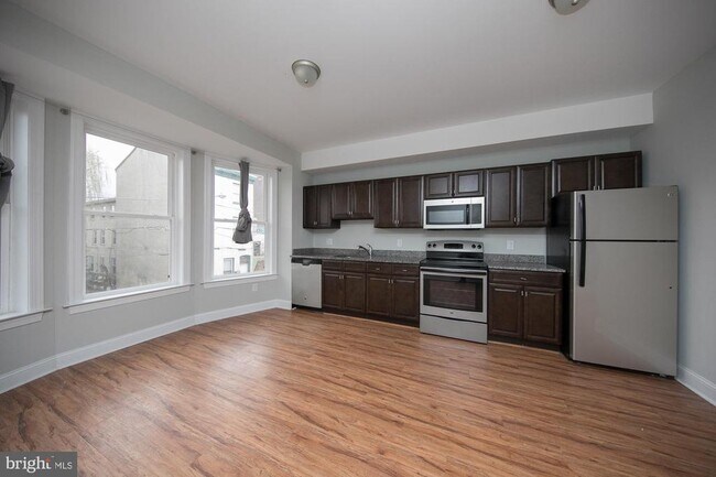 Building Photo - 1222 N 7th St