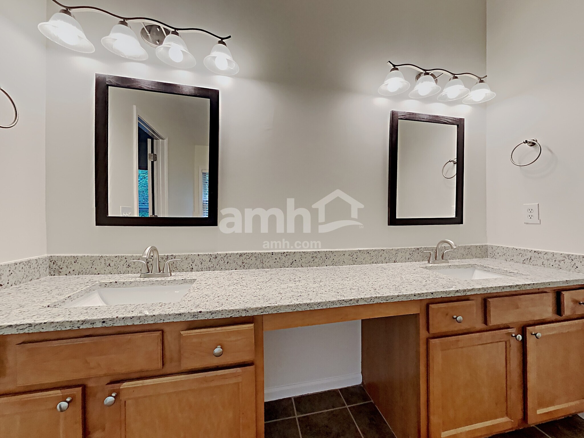 Building Photo - 4620 Stonehaven View