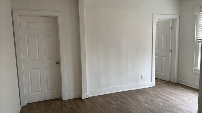 Building Photo - 111 E Lewis St