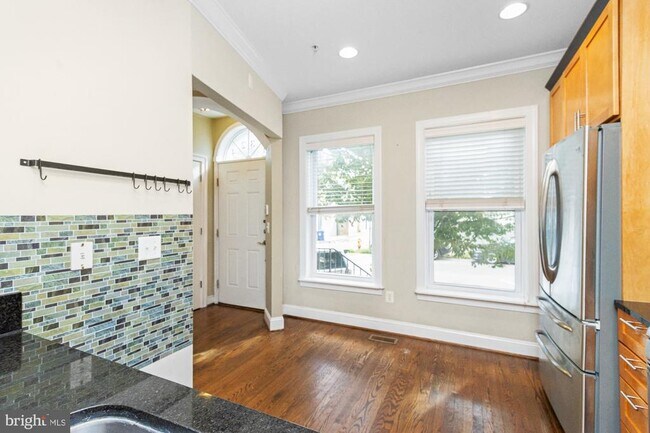 Building Photo - 1324 Race St