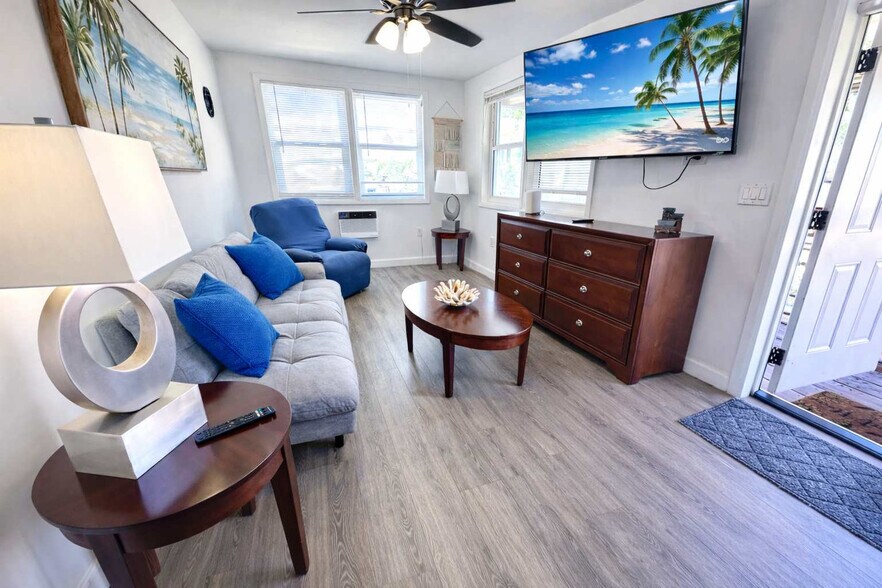 Building Photo - 324 Van Buren St