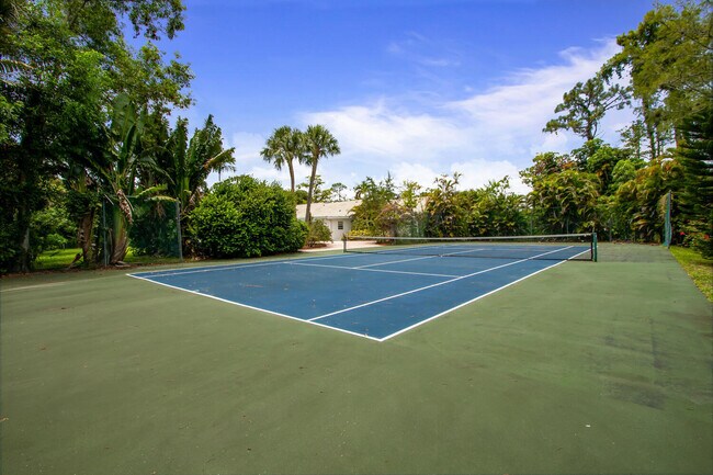 Building Photo - 12327 Quercus Ln