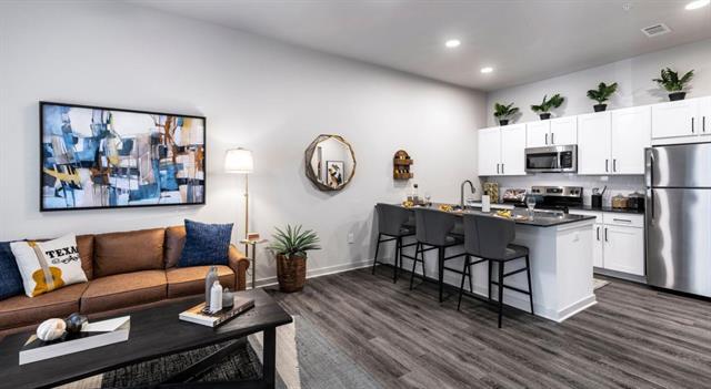 Building Photo - 4925 Scott Rd