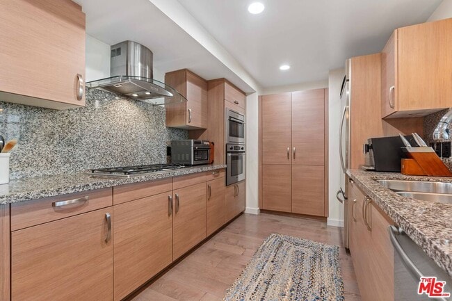 Building Photo - 13650 Marina Pointe Dr