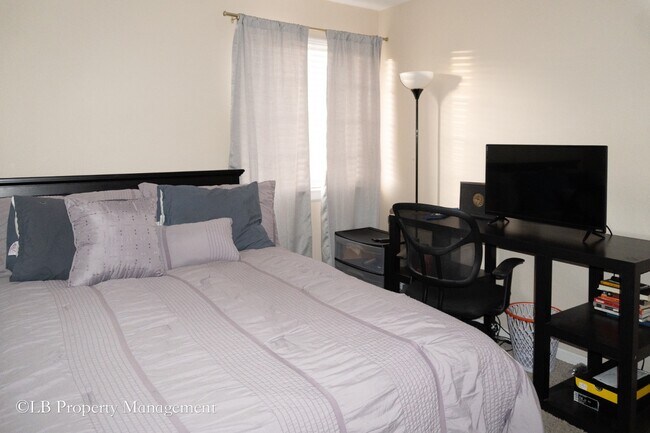 Building Photo - 4780 N Foxtail Dr