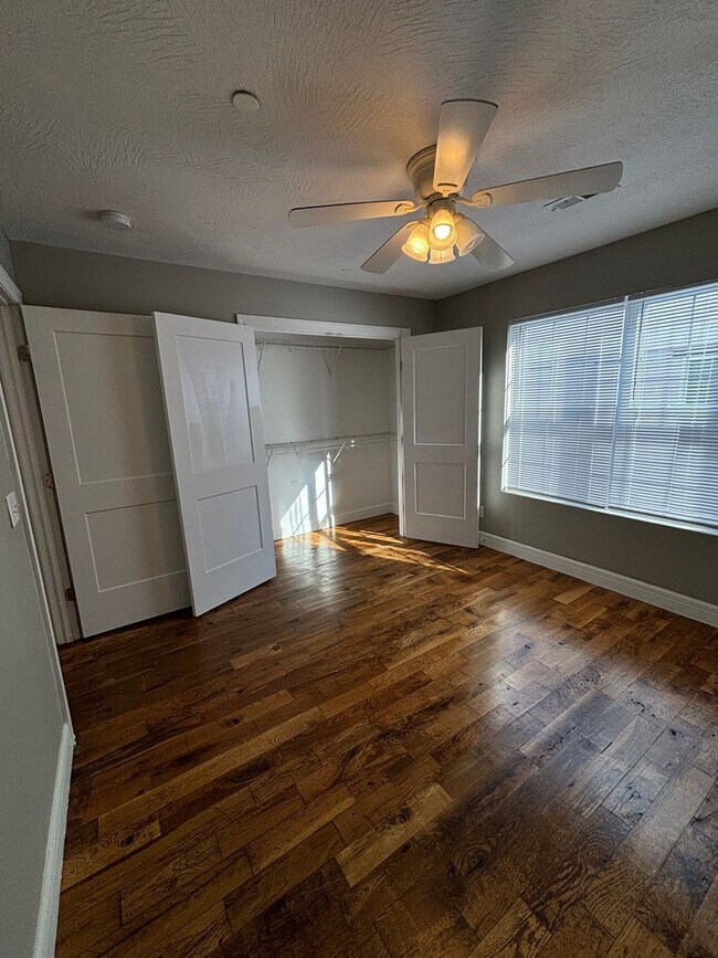 Building Photo - 1316 E Blaine St