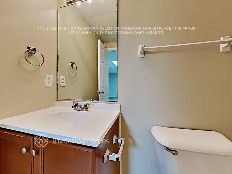 Building Photo - 5890 Graywood Cir SE