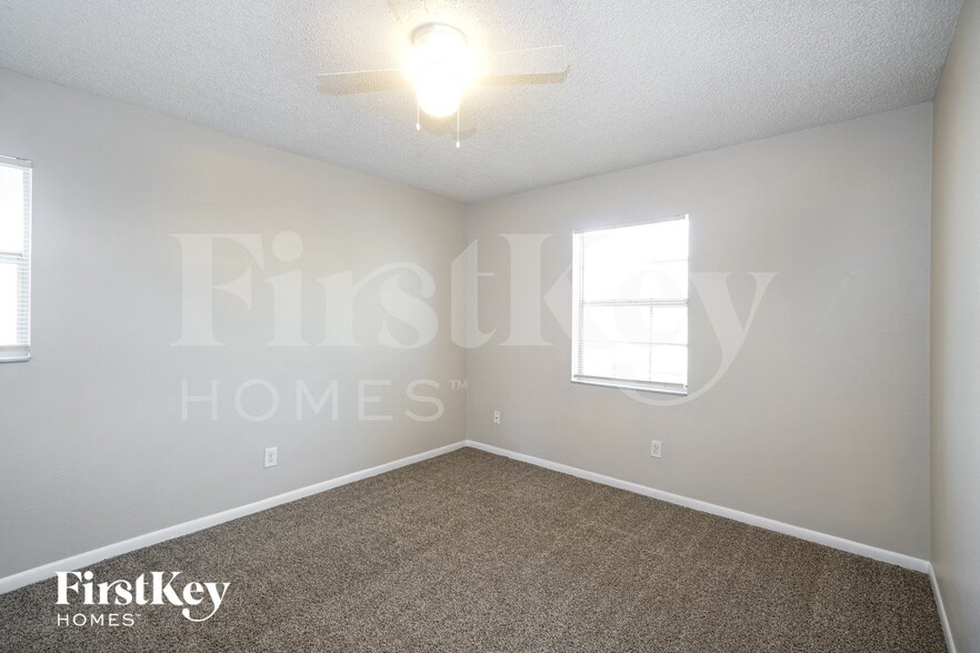Building Photo - 802 Briarcliff Dr
