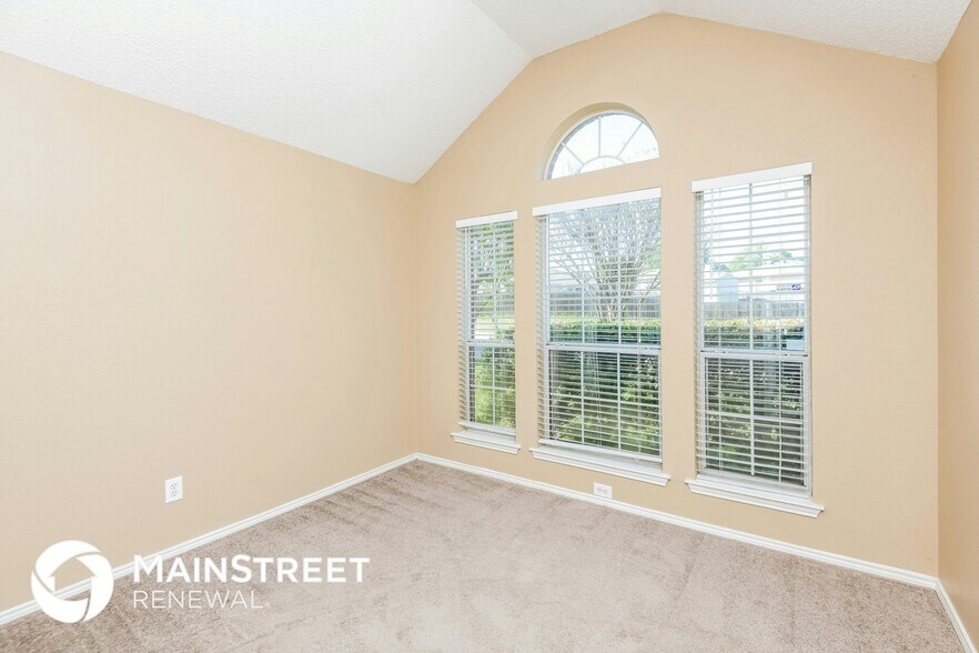 Building Photo - 10217 Maverick Dr