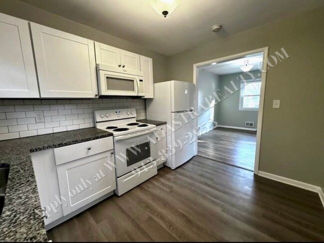 Building Photo - Updated 3 Bed 1 Bath Home In Independence-...