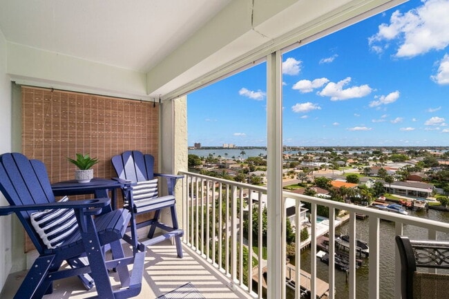 Building Photo - 420 64th Ave