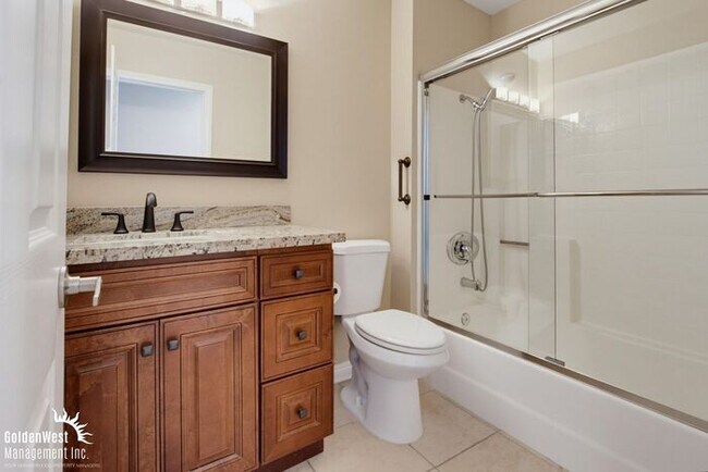 Building Photo - Comfortable 3Bdm 2Ba Condo in Oceanside!