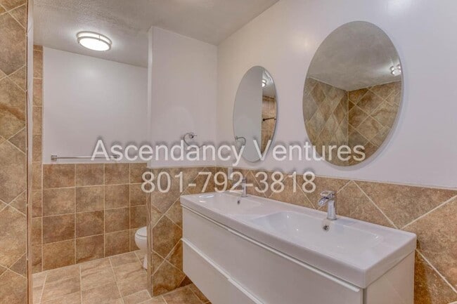 Building Photo - 745 E 3 Fountains Cir