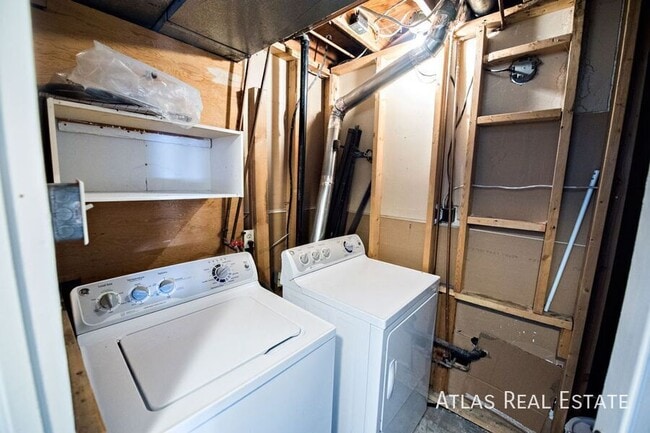 Building Photo - 2001 W Caspian Pl