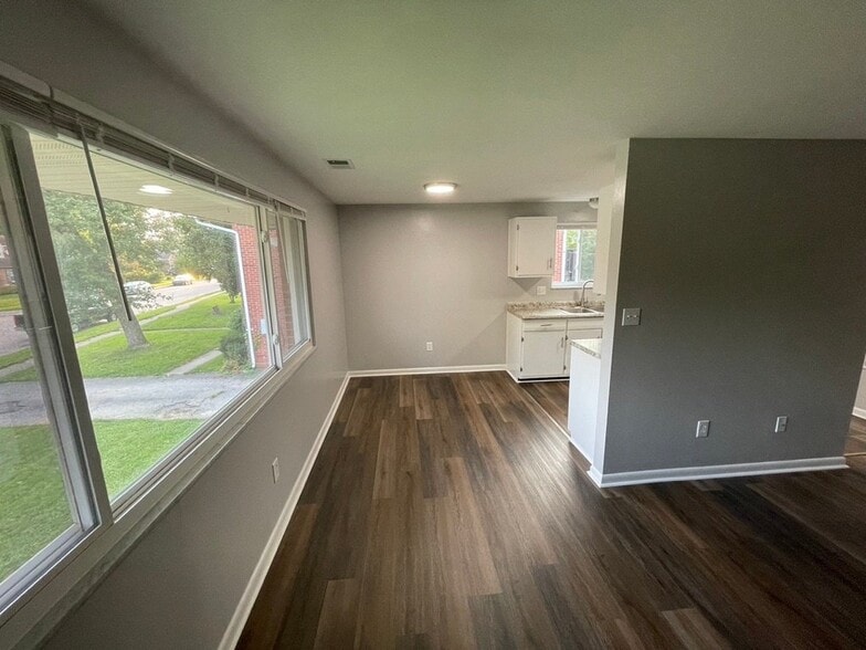 Building Photo - 211 S Tionda Dr