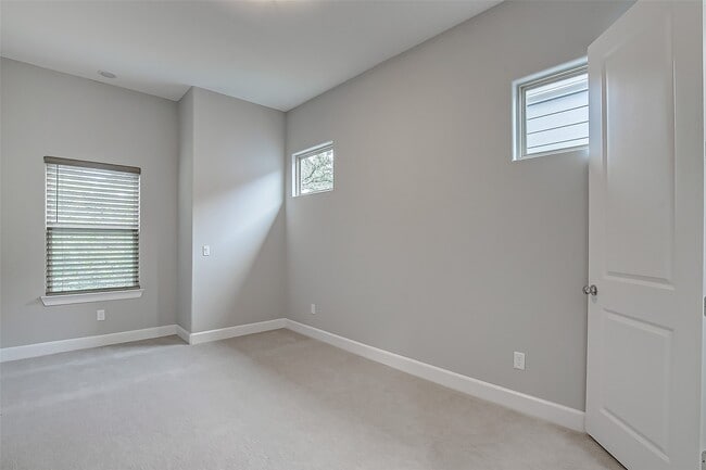 Building Photo - 5105 Pine Reach Dr