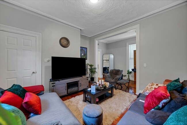 Building Photo - 460 Orchard St