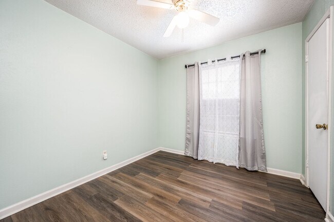 Building Photo - 509 Woodford Ln