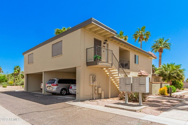 Building Photo - Absolutely Stunning Remodeled 2 Bedroom Co...