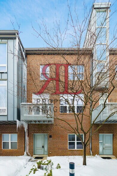 Building Photo - 986 S Front St