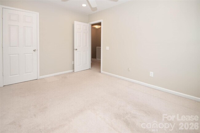 Building Photo - 3148 Mannington Dr