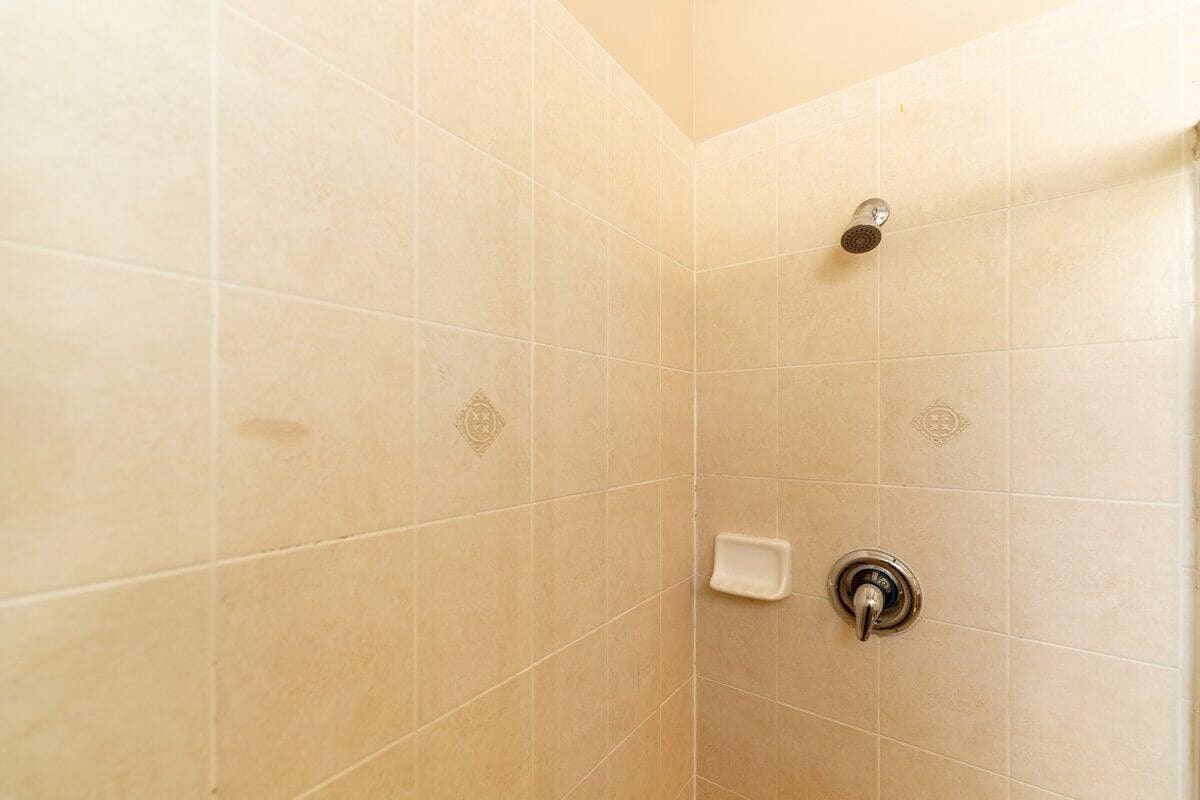 Building Photo - 806 SW Rocky Bayou Terrace