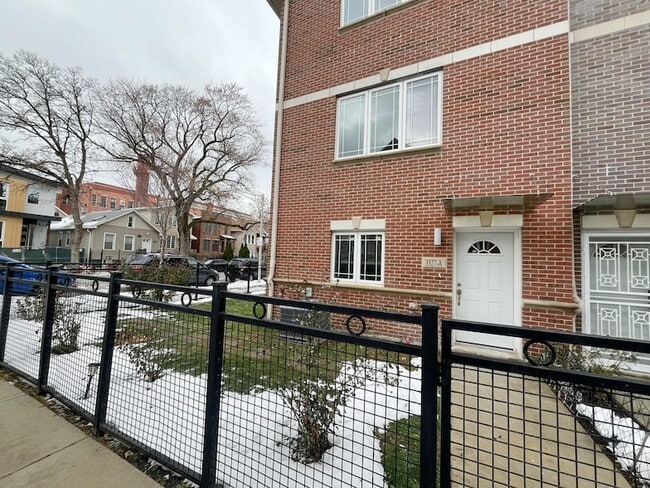 Building Photo - 3527 S Parnell Ave