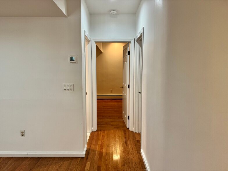 Building Photo - 390 Riverway