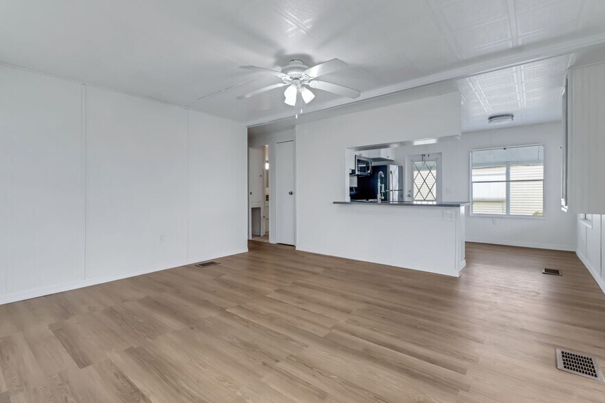 Building Photo - 243 Tangerine Dr