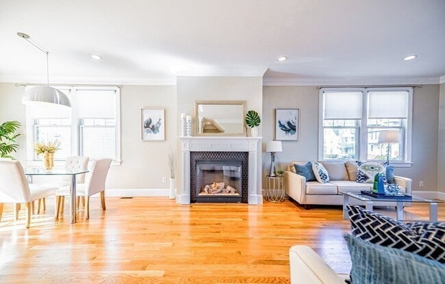 Building Photo - Spacious 3BR End-Unit Townhome with Finished Basement & Tandem Parking