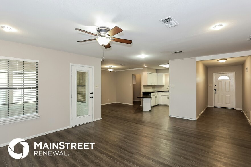 Building Photo - 1600 E Bankhead Dr