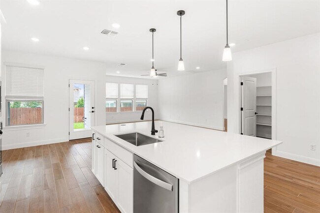 Building Photo - 201 Bristlecone Bend