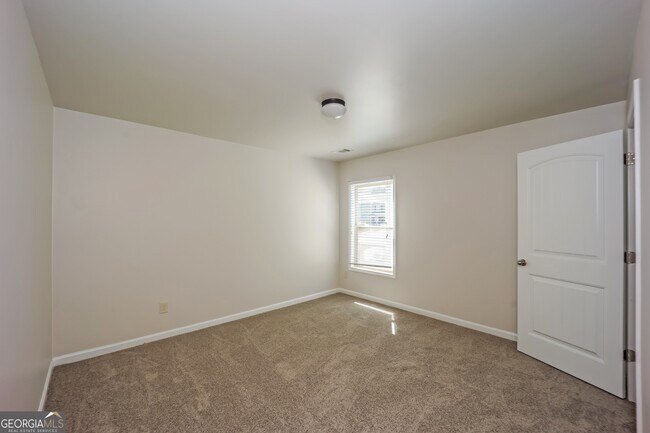 Building Photo - 561 Greyhound Ct